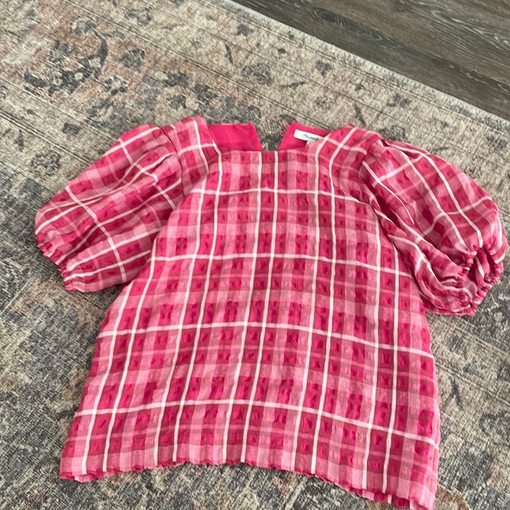 Pink puffed sleeve blouse